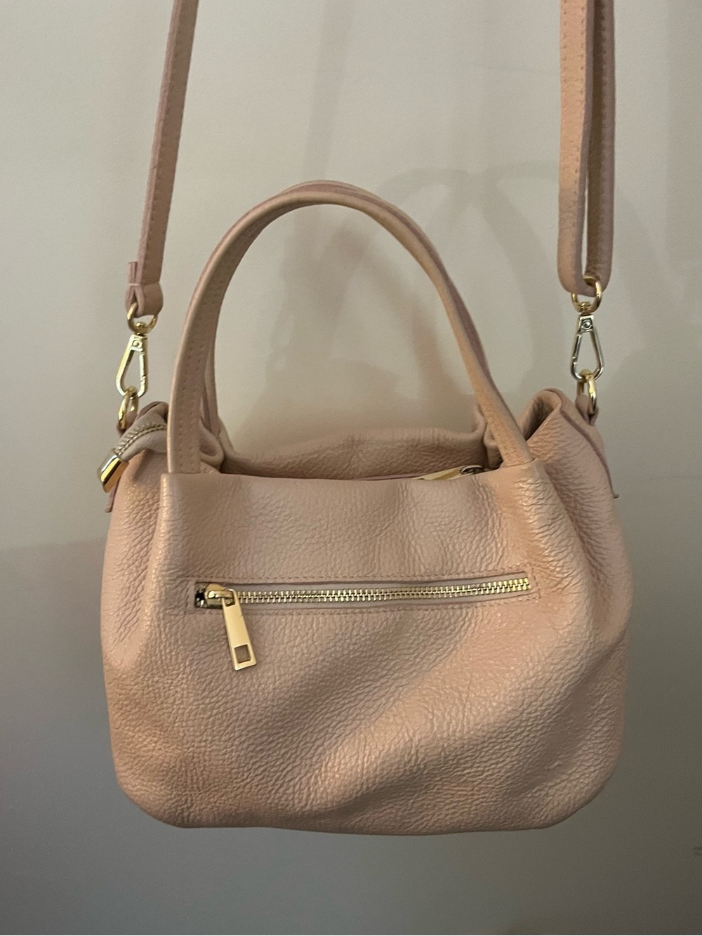 Claudia Firenze Cross Body Shoulder Bag. Soft Blush Pink with Gold Hardware.
